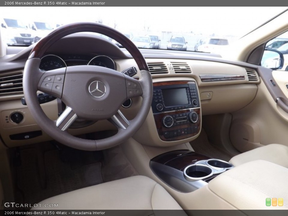 Macadamia Interior Photo for the 2006 Mercedes-Benz R 350 4Matic #76222136