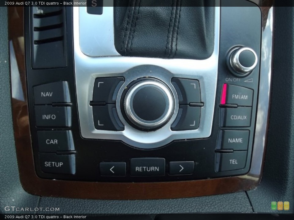 Black Interior Controls for the 2009 Audi Q7 3.0 TDI quattro #76229870