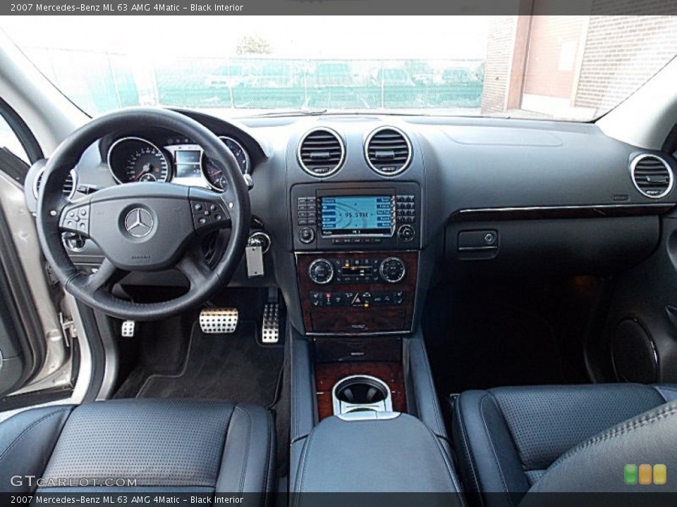Black Interior Dashboard for the 2007 Mercedes-Benz ML 63 AMG 4Matic #76233542