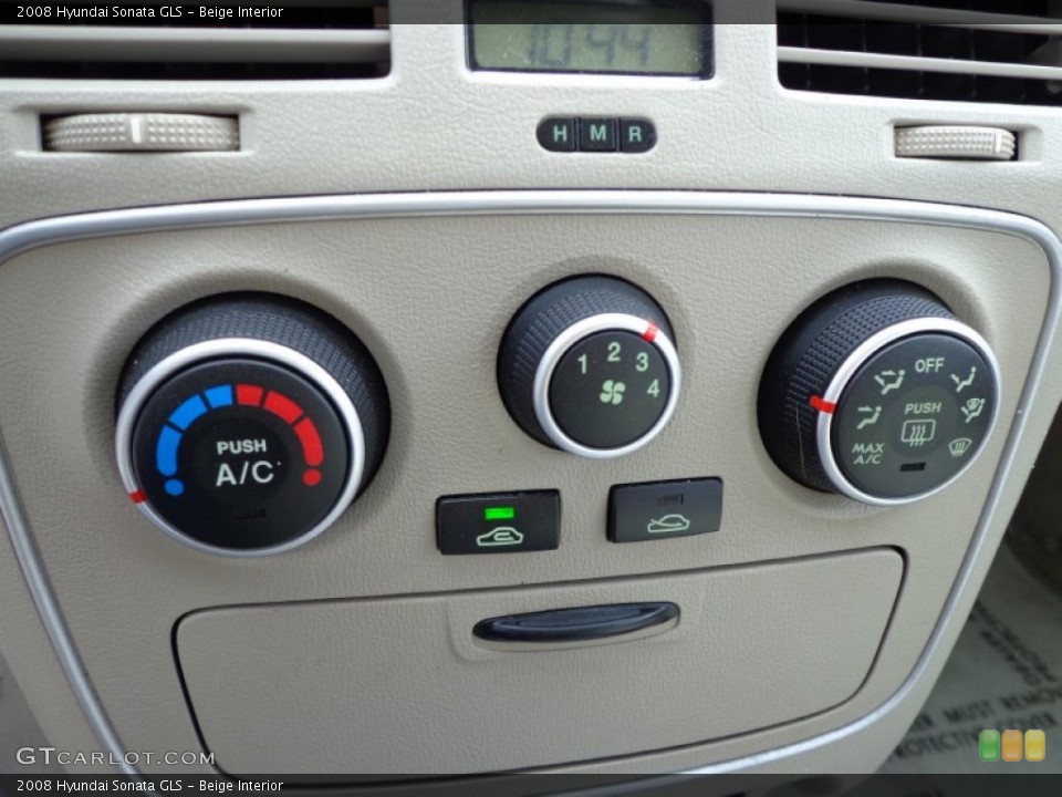 Beige Interior Controls for the 2008 Hyundai Sonata GLS #76239119