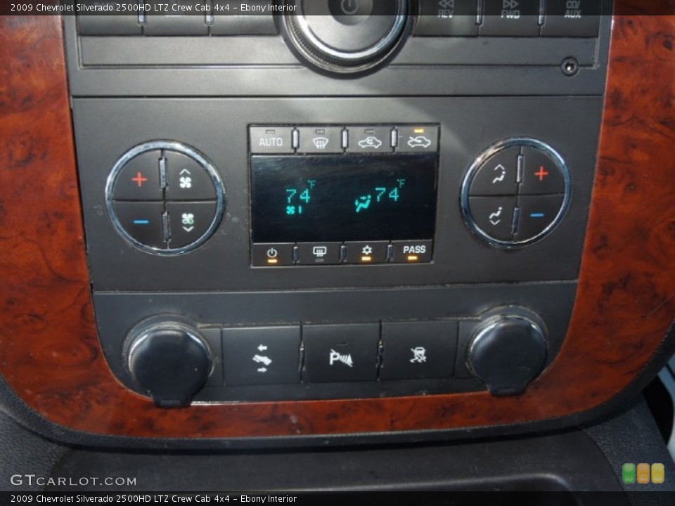 Ebony Interior Controls for the 2009 Chevrolet Silverado 2500HD LTZ Crew Cab 4x4 #76241927