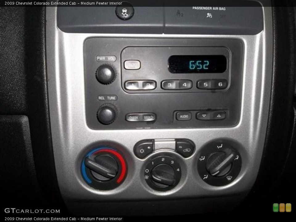 Medium Pewter Interior Controls for the 2009 Chevrolet Colorado Extended Cab #76242182