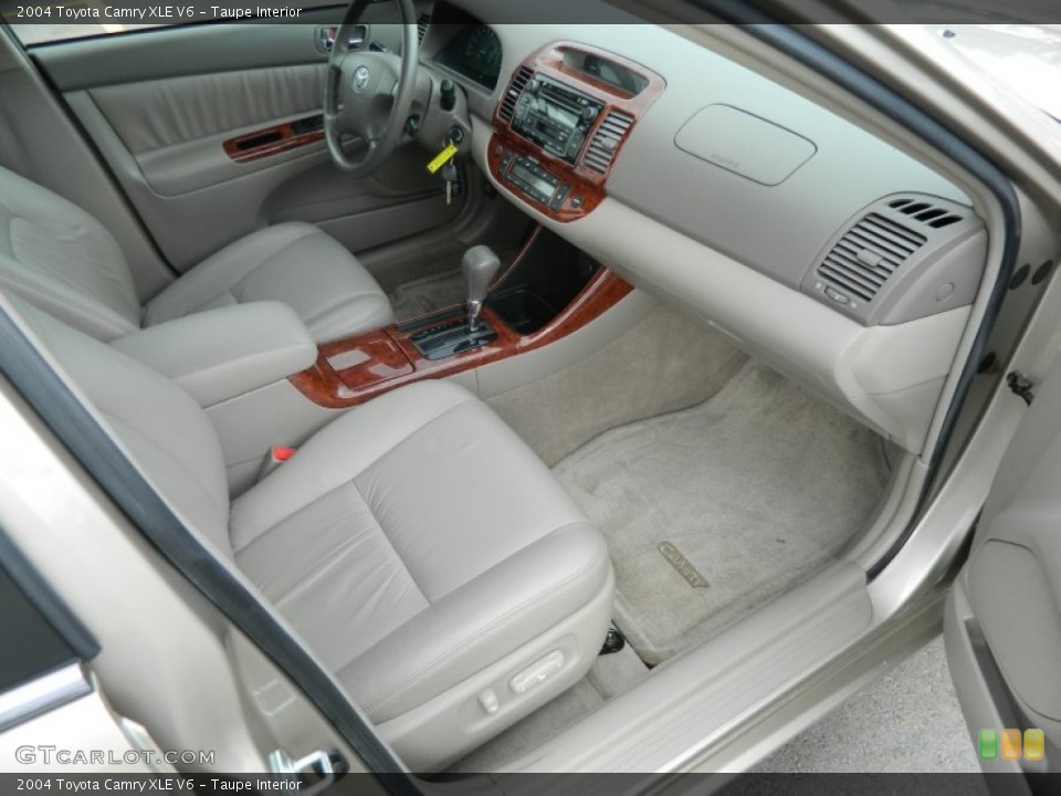 Taupe Interior Photo for the 2004 Toyota Camry XLE V6 #76247001