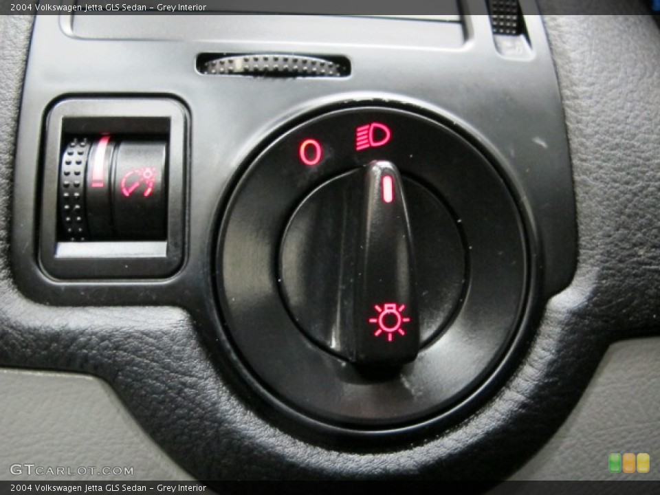 Grey Interior Controls for the 2004 Volkswagen Jetta GLS Sedan #76247337