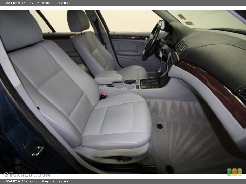 Grey Interior Photo for the 2004 BMW 3 Series 325i Wagon #76265291