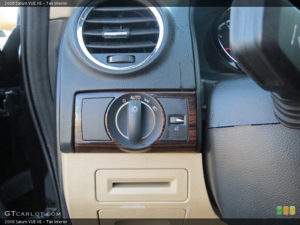 Tan Interior Controls for the 2008 Saturn VUE XE #76269264