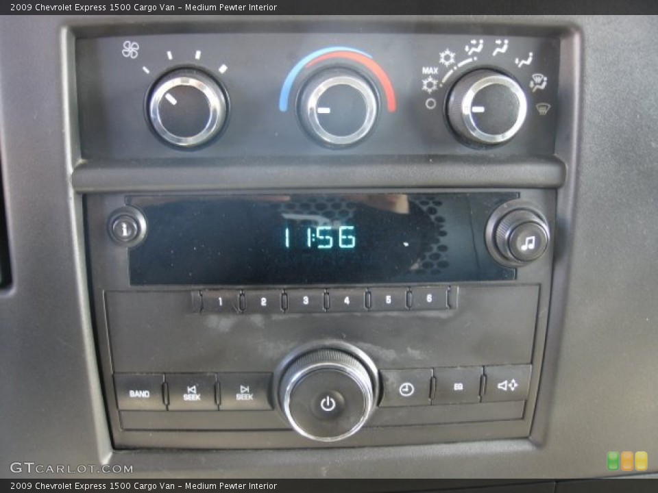 Medium Pewter Interior Controls for the 2009 Chevrolet Express 1500 Cargo Van #76274072