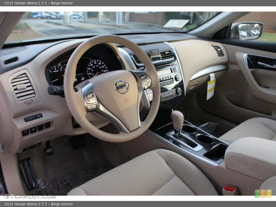 Beige Interior Photo for the 2013 Nissan Altima 2.5 S #76280278