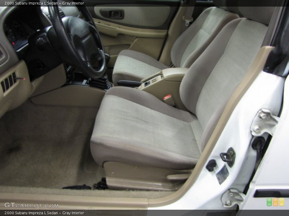 Gray Interior Photo for the 2000 Subaru Impreza L Sedan #76284558