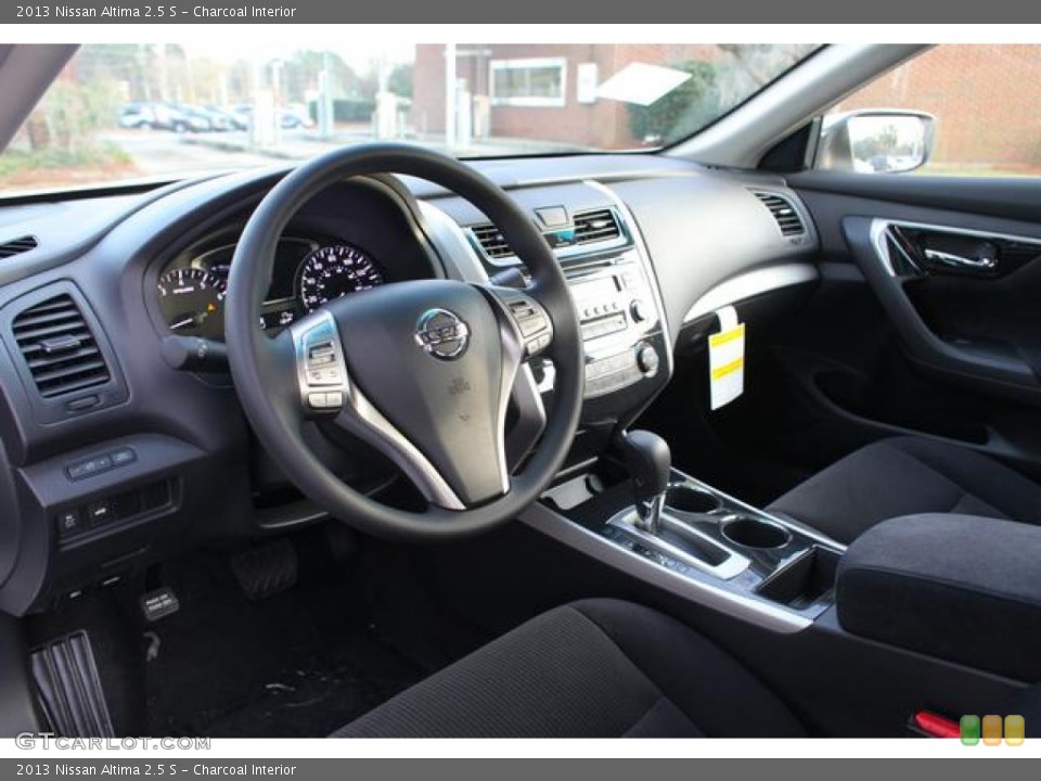 Charcoal Interior Photo for the 2013 Nissan Altima 2.5 S #76320797