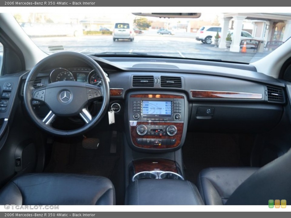 Black Interior Dashboard for the 2006 Mercedes-Benz R 350 4Matic #76322090