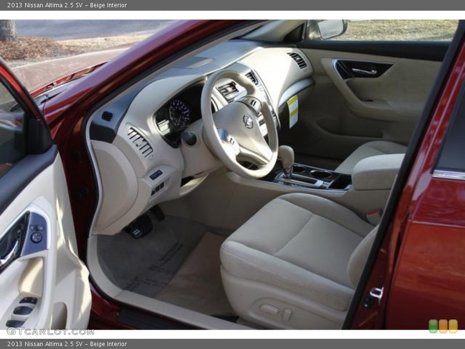 Beige Interior Photo for the 2013 Nissan Altima 2.5 SV #76335412