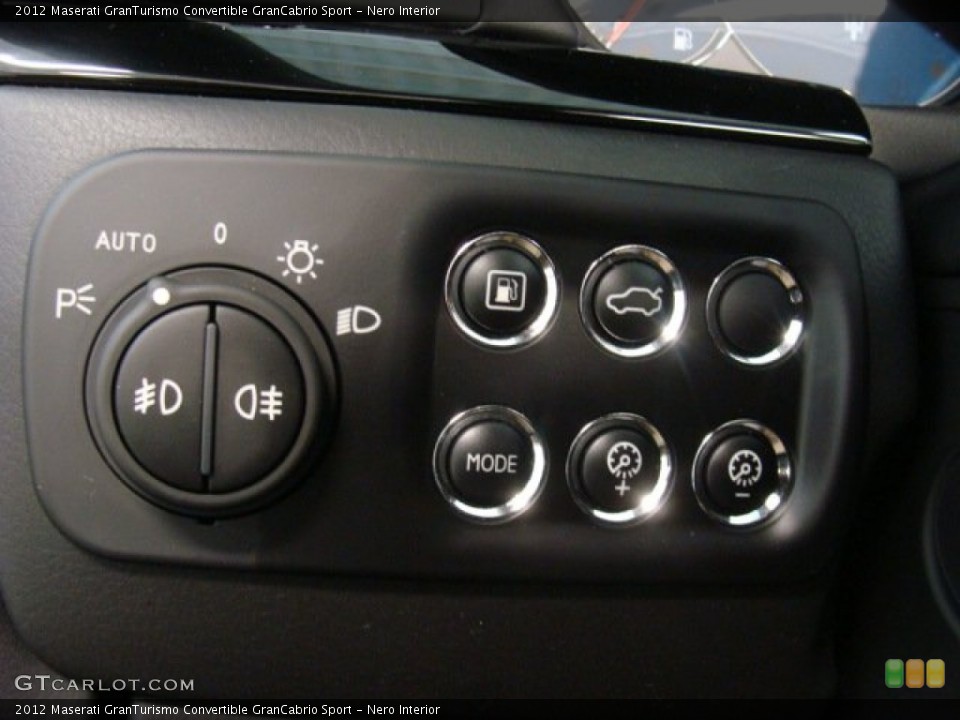 Nero Interior Controls for the 2012 Maserati GranTurismo Convertible GranCabrio Sport #76344124