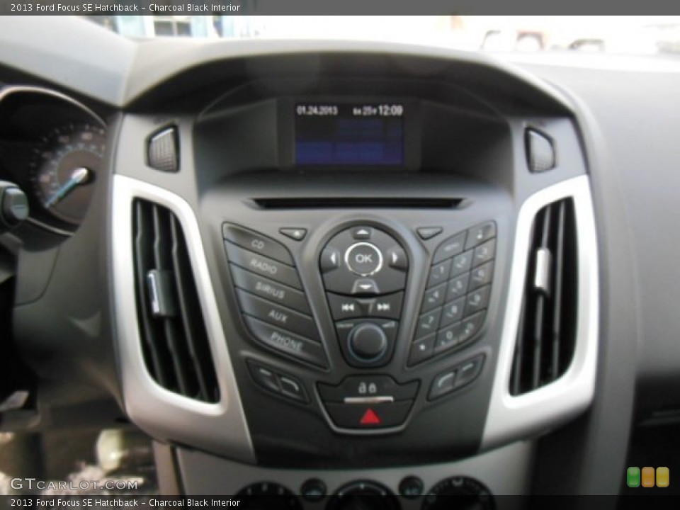 Charcoal Black Interior Controls for the 2013 Ford Focus SE Hatchback #76350157