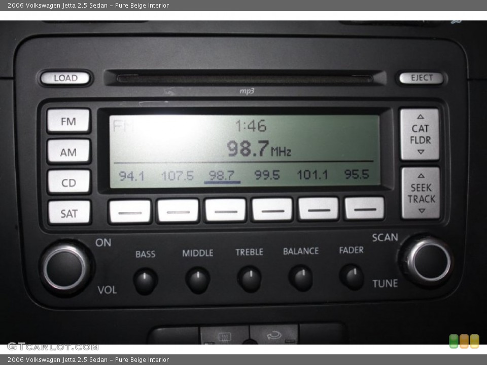 Pure Beige Interior Audio System for the 2006 Volkswagen Jetta 2.5 Sedan #76355548