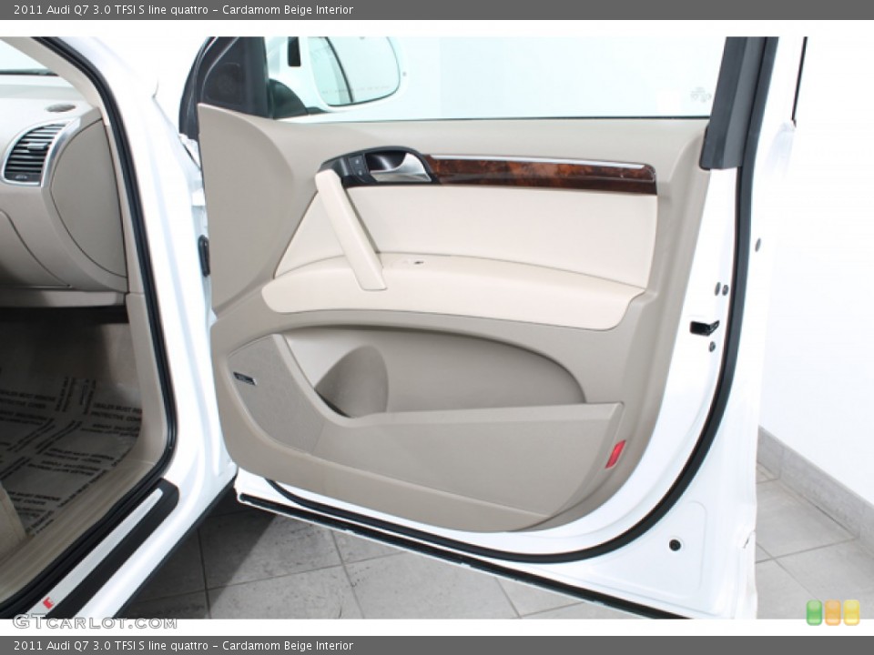 Cardamom Beige Interior Door Panel for the 2011 Audi Q7 3.0 TFSI S line quattro #76385845