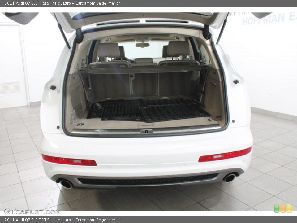 Cardamom Beige Interior Trunk for the 2011 Audi Q7 3.0 TFSI S line quattro #76385986