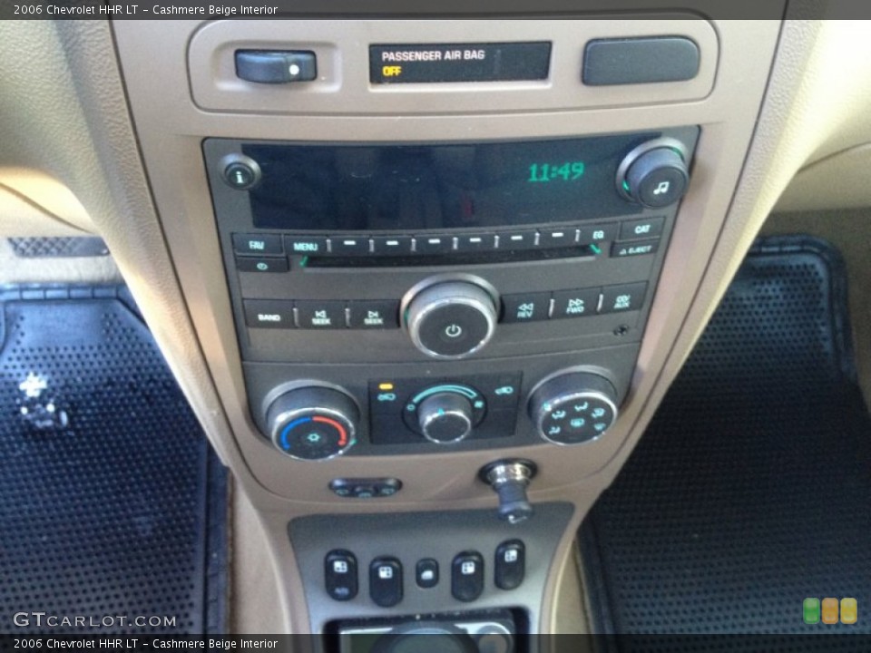 Cashmere Beige Interior Controls for the 2006 Chevrolet HHR LT #76386928