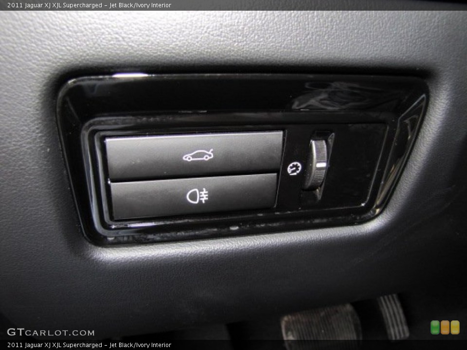 Jet Black/Ivory Interior Controls for the 2011 Jaguar XJ XJL Supercharged #76401729