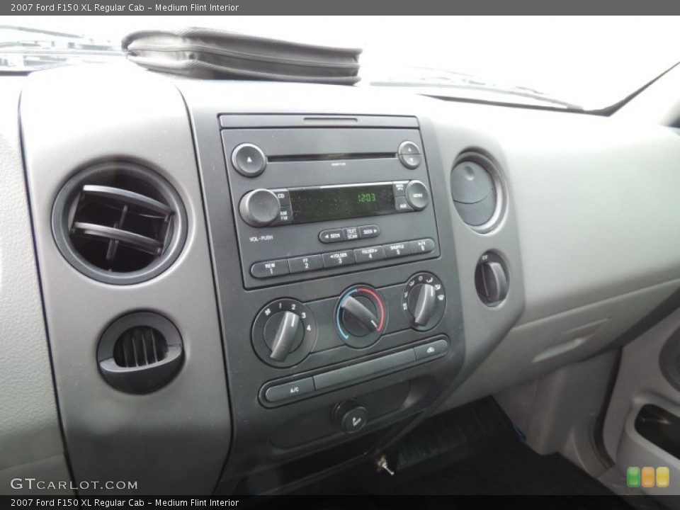 Medium Flint Interior Controls for the 2007 Ford F150 XL Regular Cab #76404697