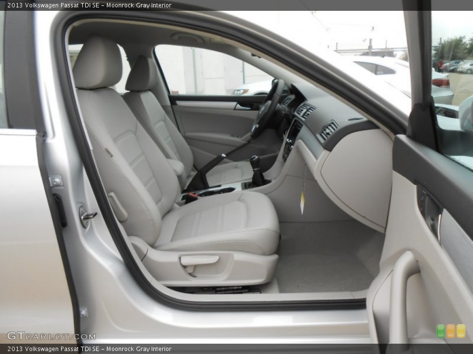 Moonrock Gray Interior Photo for the 2013 Volkswagen Passat TDI SE #76427205