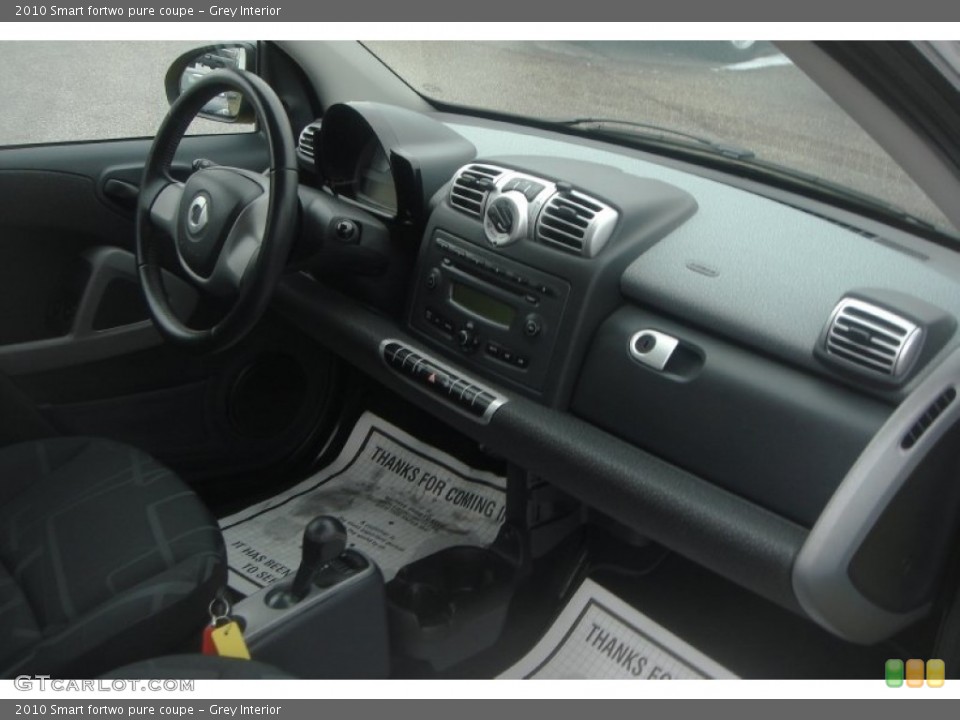 Grey Interior Dashboard for the 2010 Smart fortwo pure coupe #76427223