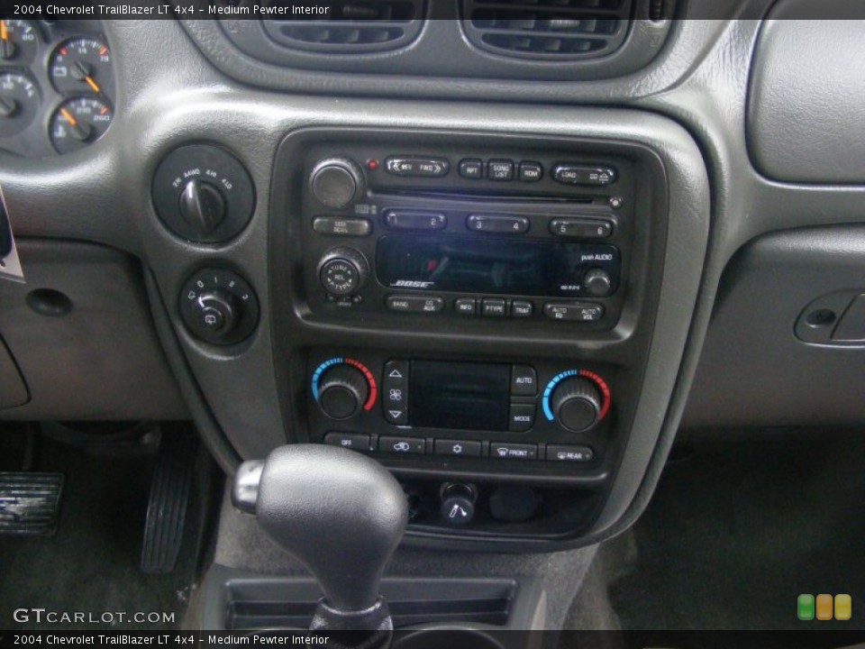 Medium Pewter Interior Controls for the 2004 Chevrolet TrailBlazer LT 4x4 #76436453