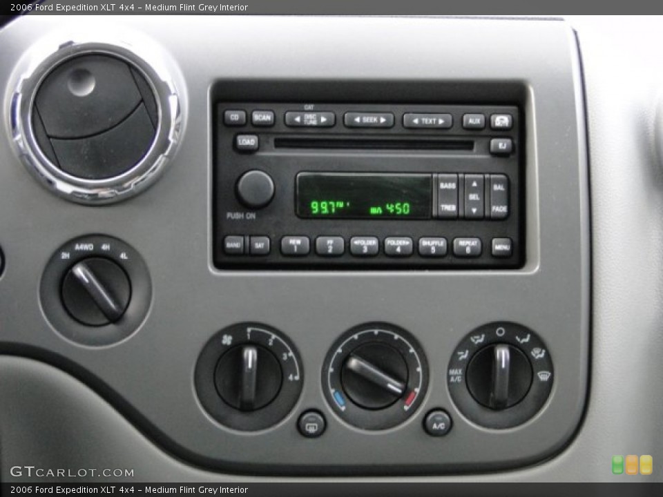 Medium Flint Grey Interior Controls for the 2006 Ford Expedition XLT 4x4 #76445135