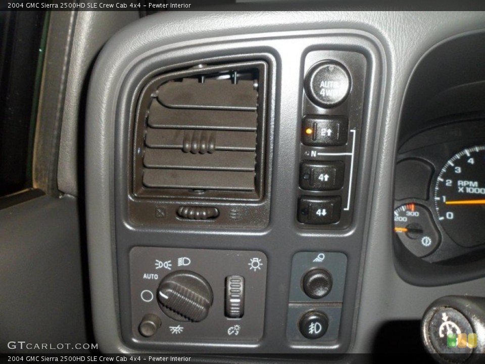 Pewter Interior Controls for the 2004 GMC Sierra 2500HD SLE Crew Cab 4x4 #76468217