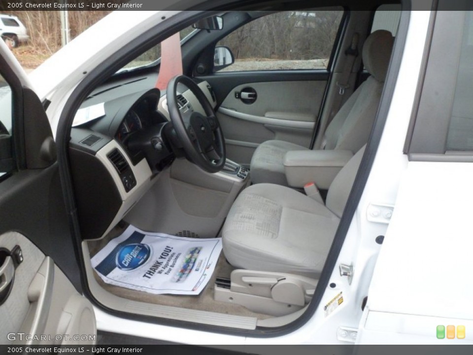 Light Gray Interior Photo for the 2005 Chevrolet Equinox LS #76468535