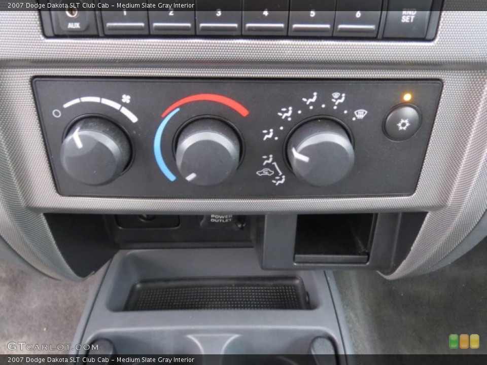 Medium Slate Gray Interior Controls for the 2007 Dodge Dakota SLT Club Cab #76479518