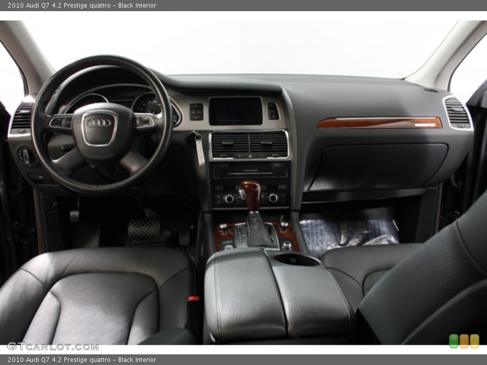 Black Interior Dashboard for the 2010 Audi Q7 4.2 Prestige quattro #76524111