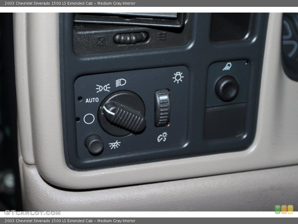 Medium Gray Interior Controls for the 2003 Chevrolet Silverado 1500 LS Extended Cab #76538214