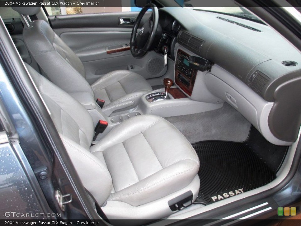 Grey Interior Photo for the 2004 Volkswagen Passat GLX Wagon #76599125