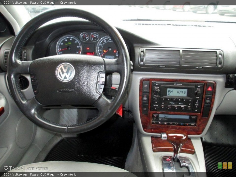 Grey Interior Dashboard for the 2004 Volkswagen Passat GLX Wagon #76599150