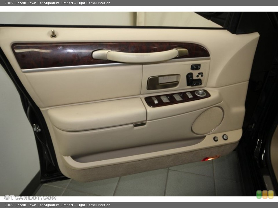 Light Camel Interior Door Panel for the 2009 Lincoln Town Car Signature Limited #76604787