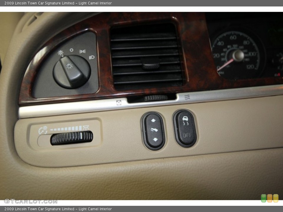 Light Camel Interior Controls for the 2009 Lincoln Town Car Signature Limited #76605013