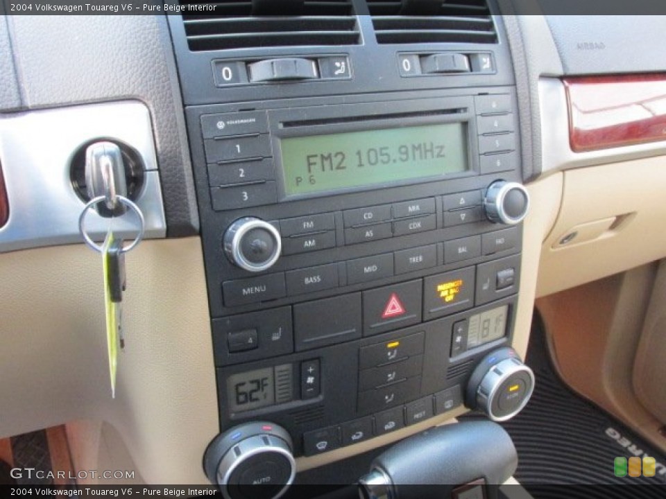 Pure Beige Interior Controls for the 2004 Volkswagen Touareg V6 #76620364