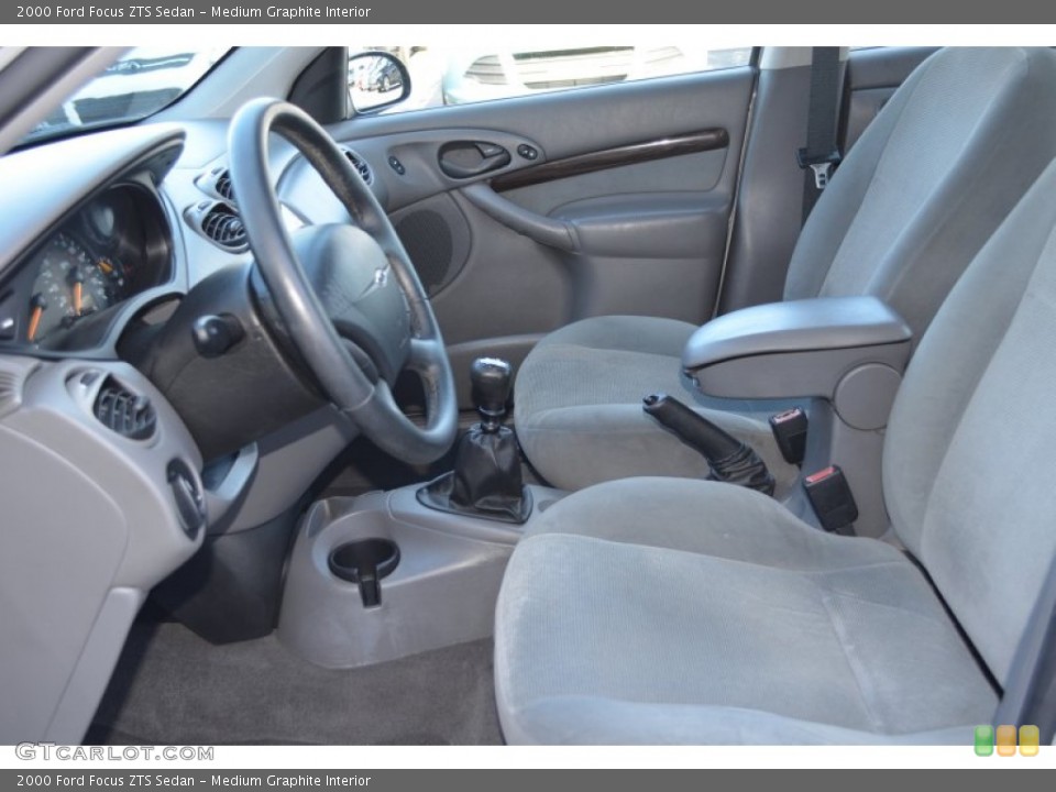 Medium Graphite Interior Photo for the 2000 Ford Focus ZTS Sedan #76632385