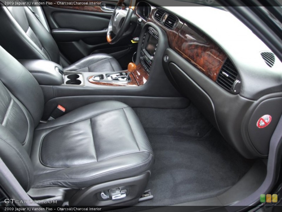 Charcoal/Charcoal Interior Photo for the 2009 Jaguar XJ Vanden Plas #76643564