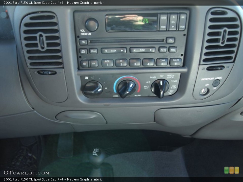 Medium Graphite Interior Controls for the 2001 Ford F150 XL Sport SuperCab 4x4 #76646364