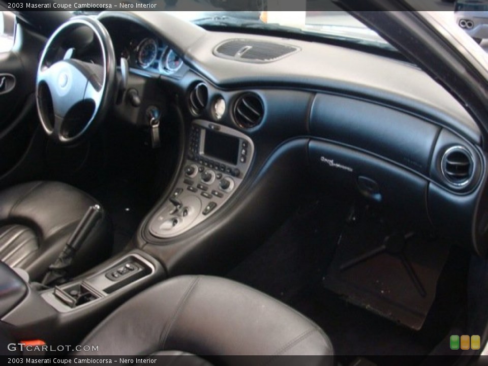 Nero Interior Dashboard for the 2003 Maserati Coupe Cambiocorsa #76650561