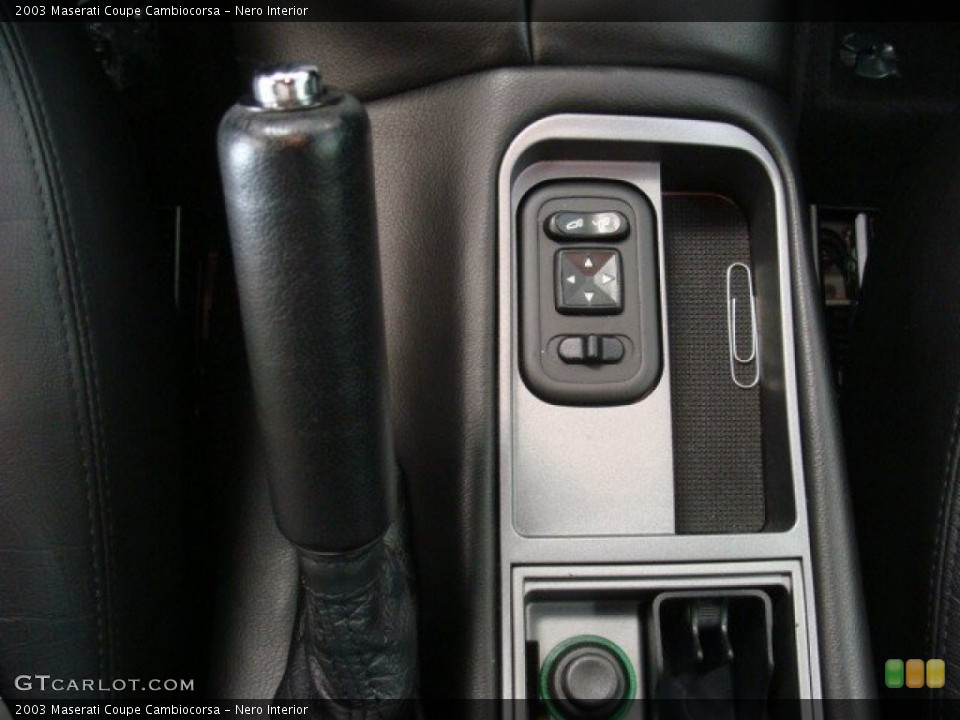 Nero Interior Controls for the 2003 Maserati Coupe Cambiocorsa #76650750