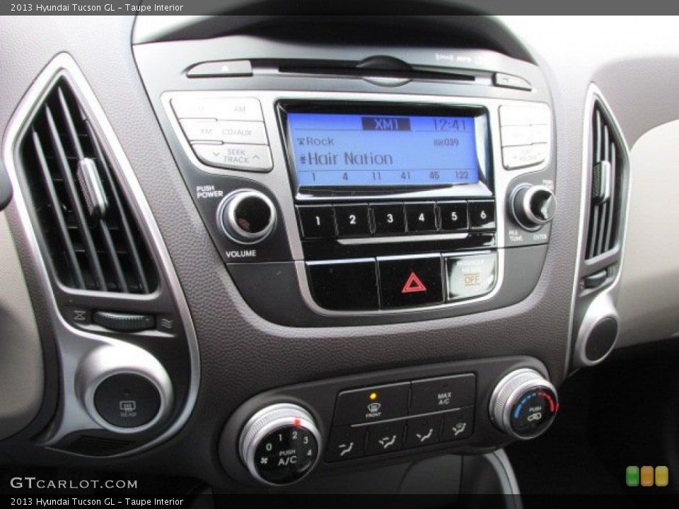 Taupe Interior Controls for the 2013 Hyundai Tucson GL #76661145