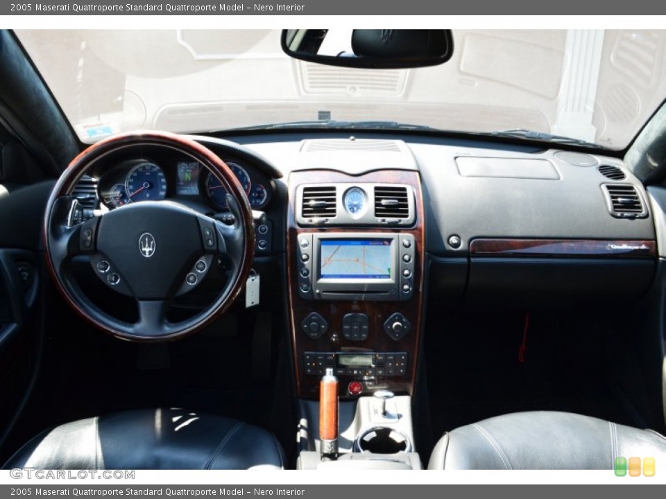 Nero Interior Dashboard for the 2005 Maserati Quattroporte  #76685724