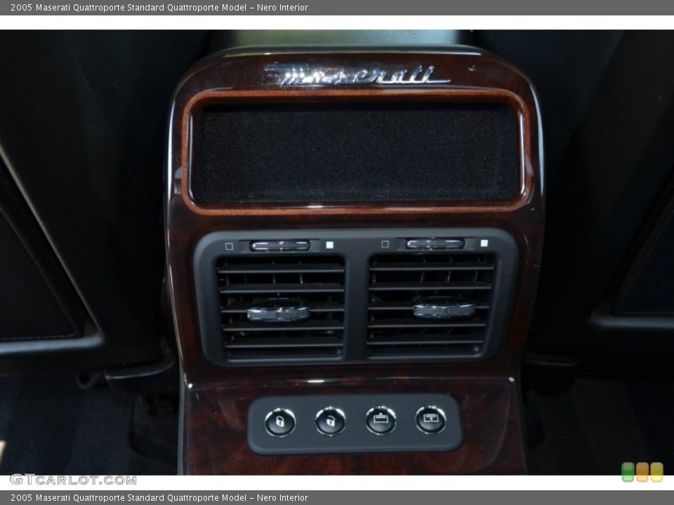 Nero Interior Controls for the 2005 Maserati Quattroporte  #76686055