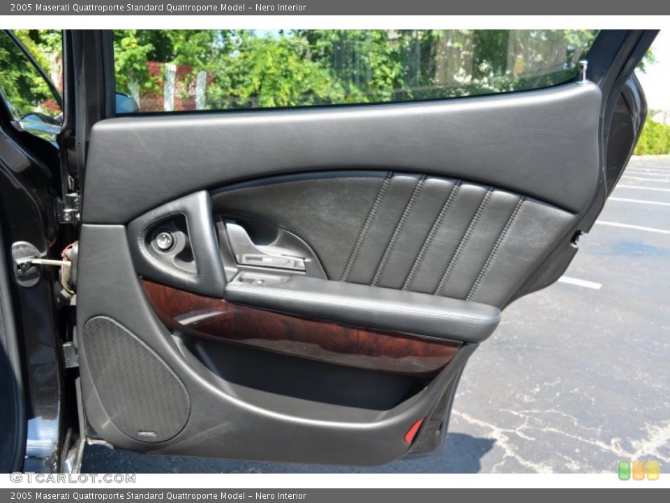 Nero Interior Door Panel for the 2005 Maserati Quattroporte  #76686176