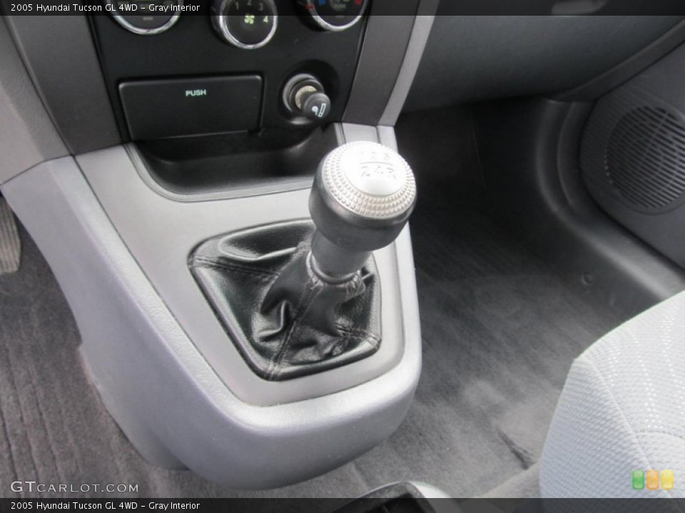 Gray Interior Transmission for the 2005 Hyundai Tucson GL 4WD #76692354
