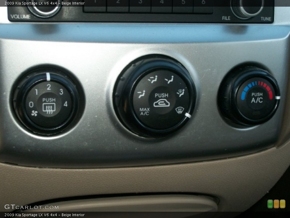 Beige Interior Controls for the 2009 Kia Sportage LX V6 4x4 #76696221