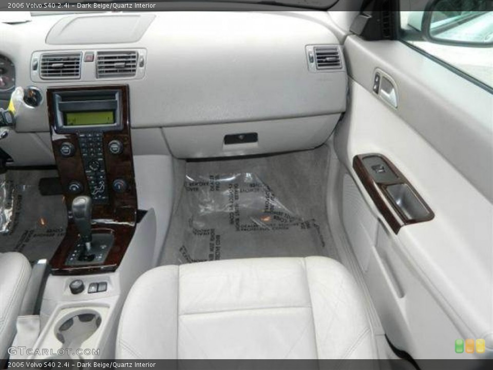 Dark Beige/Quartz Interior Dashboard for the 2006 Volvo S40 2.4i #76740891